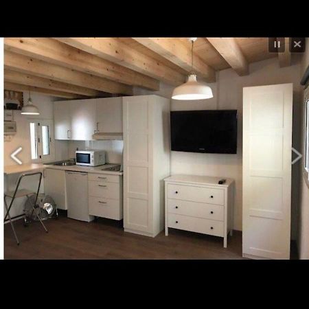 Mini Piso Con Escaleras Lägenhet Barcelona Exteriör bild